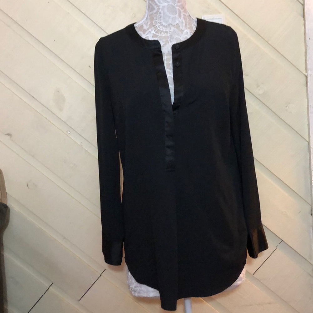 ⭐️3 for $15⭐️Black Tunic with Button Detail